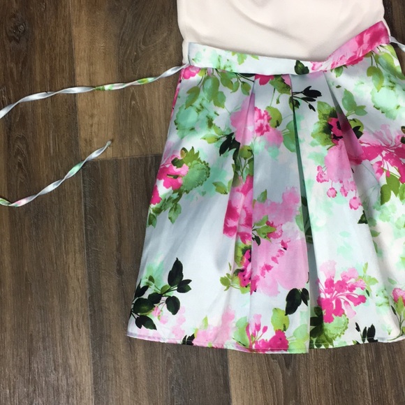 Beautiful girls rare edition new dress - Picture 3 of 7